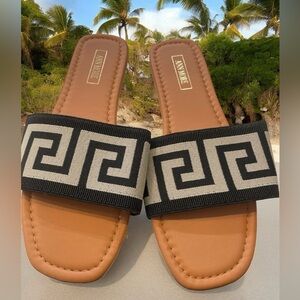 Ann More Slides Black/Gold Size 6